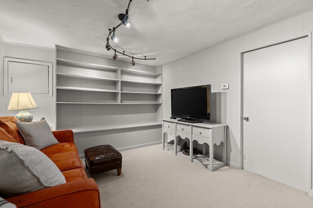 Winchester, Massachusetts, 01890, United States, 4 Bedrooms Bedrooms, ,3 BathroomsBathrooms,Residential,Active,2043140