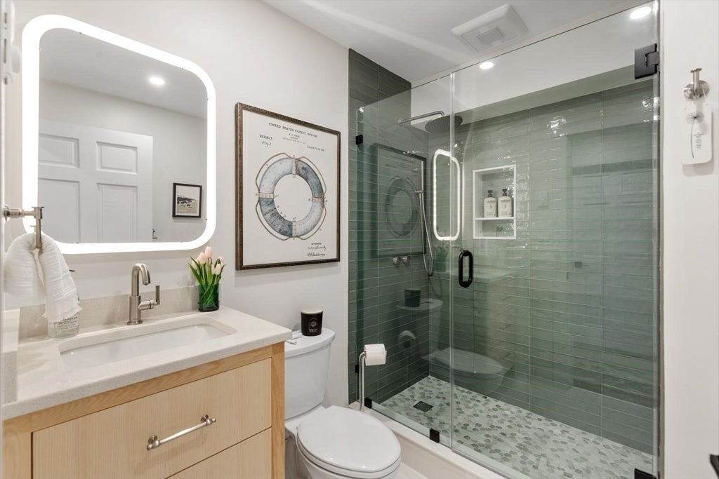 Gloucester, Massachusetts, 01930, United States, 2 Bedrooms Bedrooms, ,3 BathroomsBathrooms,Residential,Active,2043789
