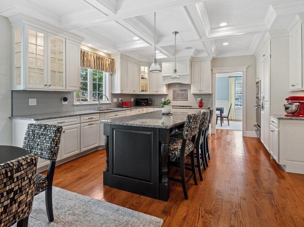 Shrewsbury, Massachusetts, 01545, United States, 5 Bedrooms Bedrooms, ,5 BathroomsBathrooms,Residential,Active,1995271