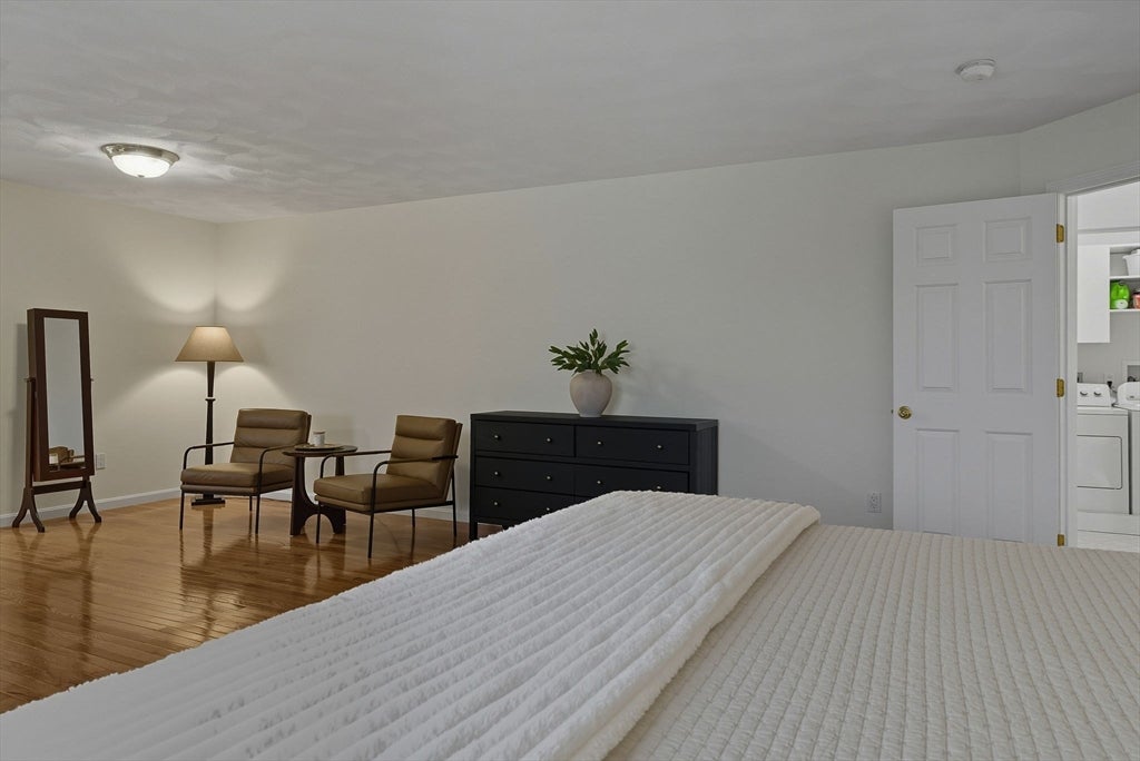 Westford, Massachusetts, 01886, United States, 4 Bedrooms Bedrooms, ,4 BathroomsBathrooms,Residential,Active,1971779