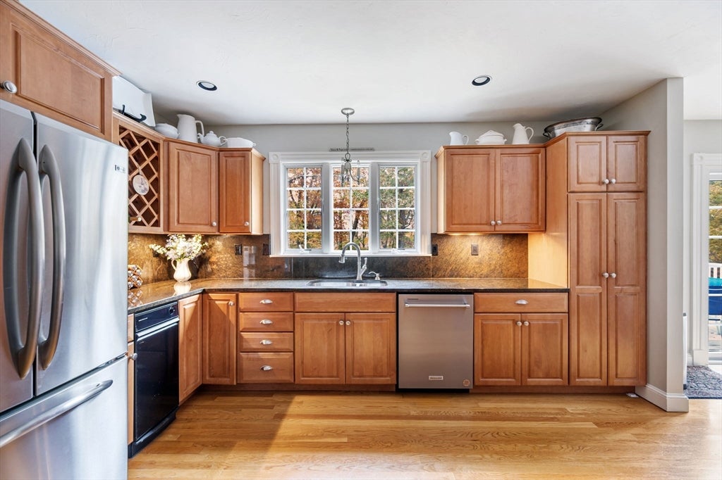 Norwell, Massachusetts, 02061, United States, 4 Bedrooms Bedrooms, ,4 BathroomsBathrooms,Residential,Active,1986892