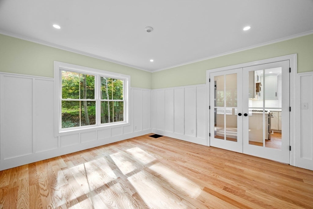 Topsfield, Massachusetts, 01983, United States, 4 Bedrooms Bedrooms, ,3 BathroomsBathrooms,Residential,Active,1962184