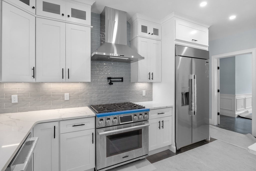 Dedham, Massachusetts, 02026, United States, 5 Bedrooms Bedrooms, ,7 BathroomsBathrooms,Residential,Active,1922675