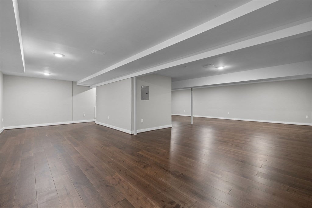Newton, Massachusetts, 02460, United States, 5 Bedrooms Bedrooms, ,4 BathroomsBathrooms,Residential,Active,1934756