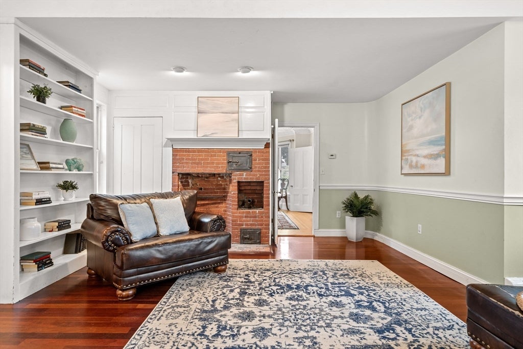 Newburyport, Massachusetts, 01950, United States, 3 Bedrooms Bedrooms, ,2 BathroomsBathrooms,Residential,Active,1922344