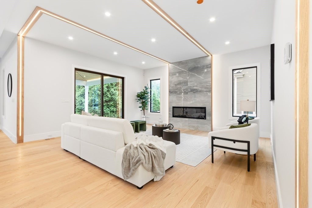 Newton, Massachusetts, 02461, United States, 5 Bedrooms Bedrooms, ,4 BathroomsBathrooms,Residential,Active,2013433