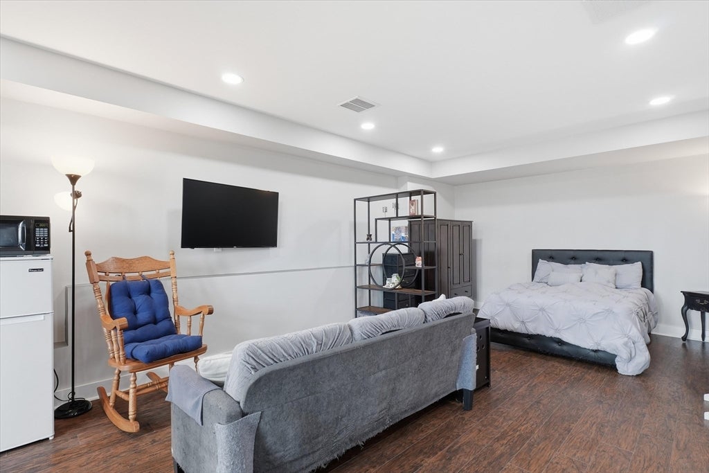 Lynn, Massachusetts, 01904, United States, 5 Bedrooms Bedrooms, ,3 BathroomsBathrooms,Residential,Active,2043805