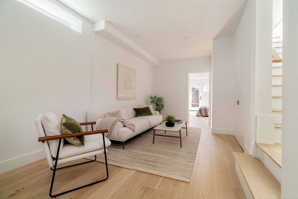 Cambridge, Massachusetts, 02141, United States, 5 Bedrooms Bedrooms, ,5 BathroomsBathrooms,Residential,Active,1942403