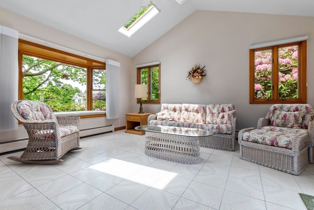 Gloucester, Massachusetts, 01930, United States, 3 Bedrooms Bedrooms, ,3 BathroomsBathrooms,Residential,Active,1849486