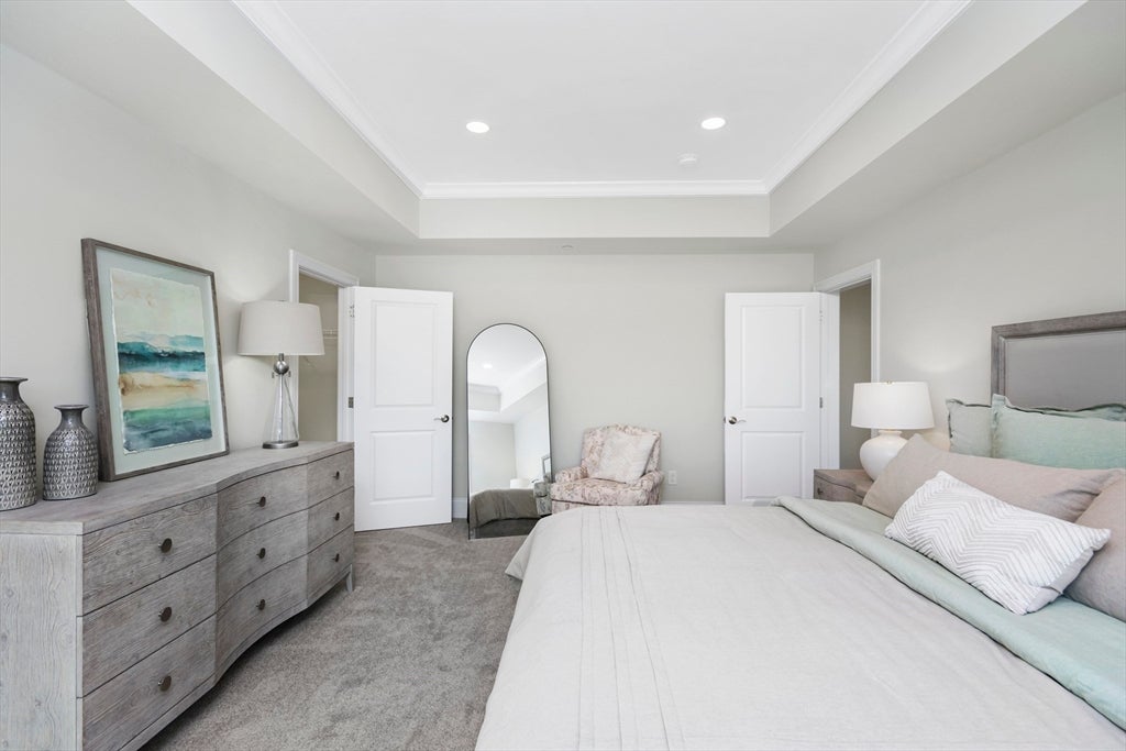 Hudson, New Hampshire, 03051, United States, 5 Bedrooms Bedrooms, ,4 BathroomsBathrooms,Residential,Active,2008017