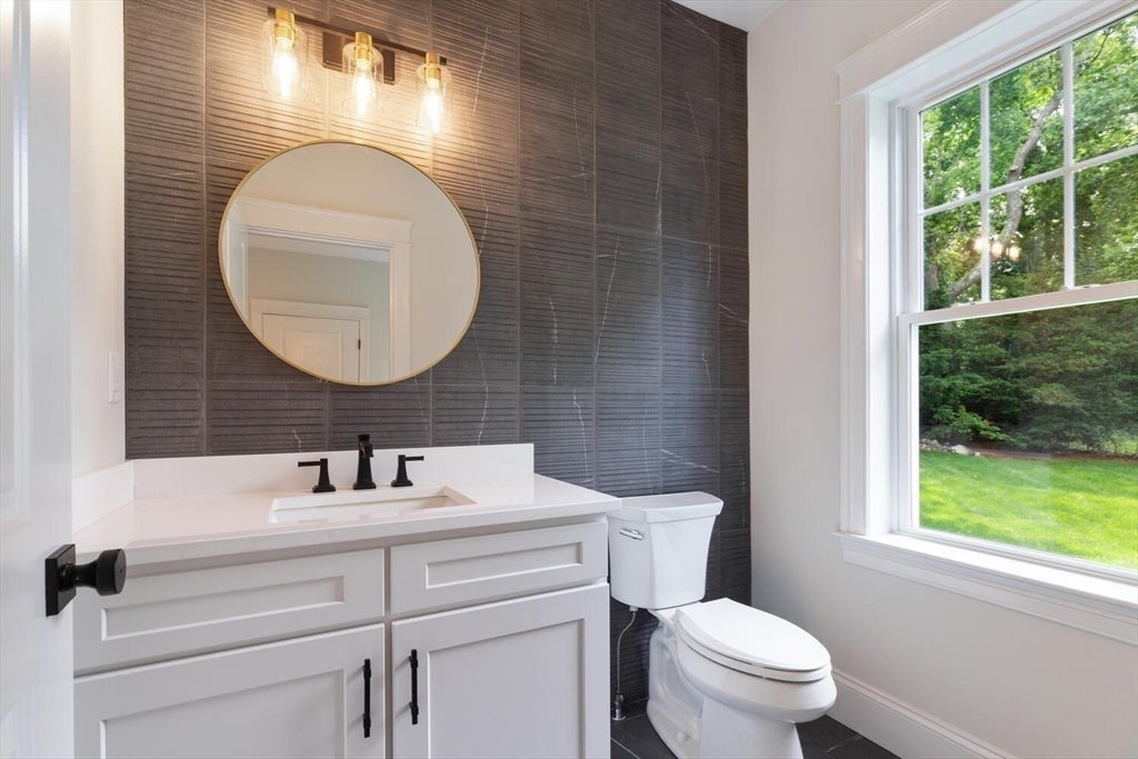 Medford, Massachusetts, 02155, United States, 5 Bedrooms Bedrooms, ,4 BathroomsBathrooms,Residential,Active,1992266