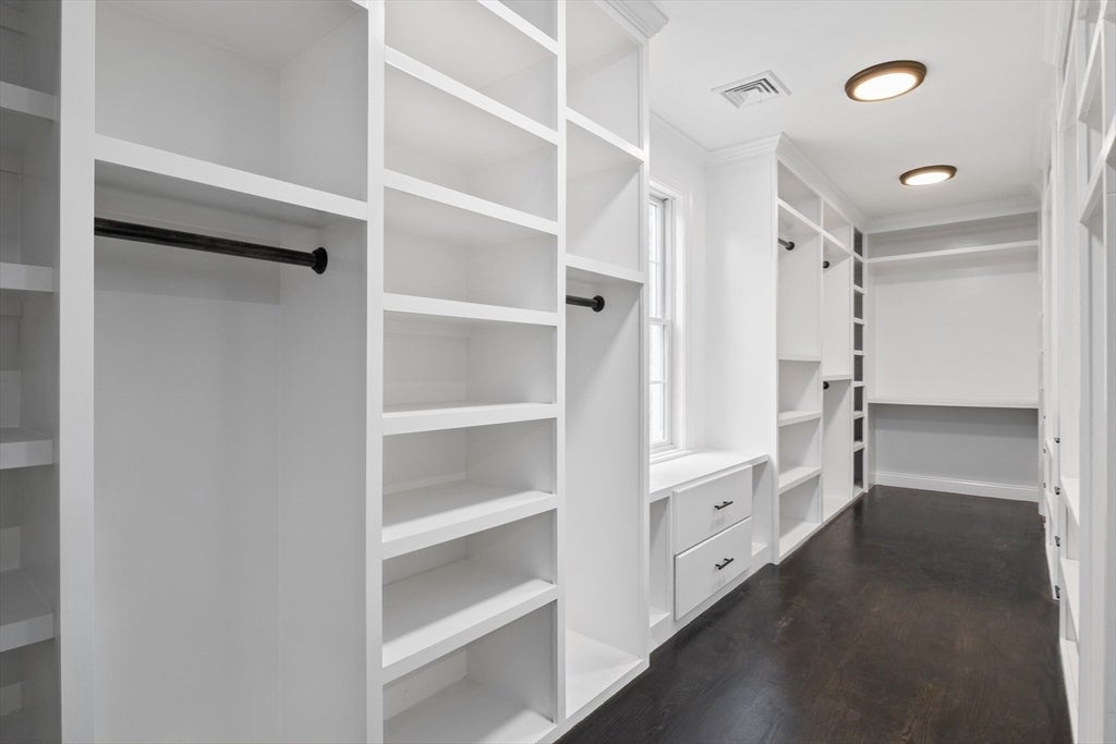 Dedham, Massachusetts, 02026, United States, 5 Bedrooms Bedrooms, ,7 BathroomsBathrooms,Residential,Active,1922675