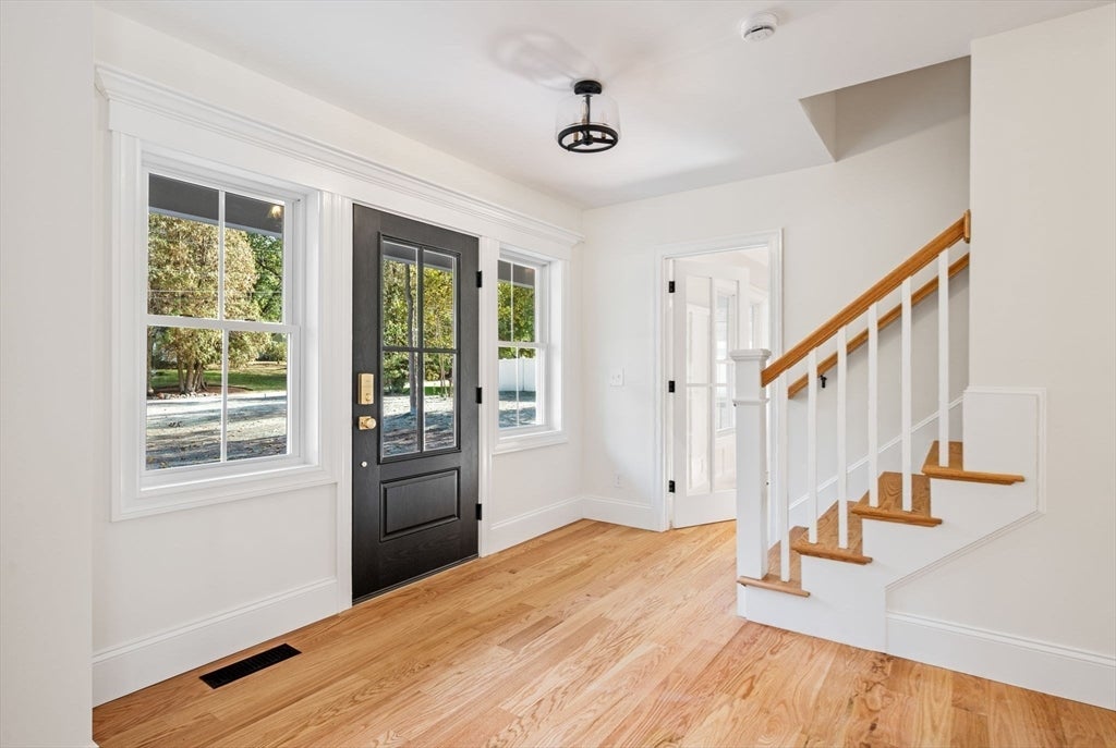 Topsfield, Massachusetts, 01983, United States, 4 Bedrooms Bedrooms, ,3 BathroomsBathrooms,Residential,Active,1962184