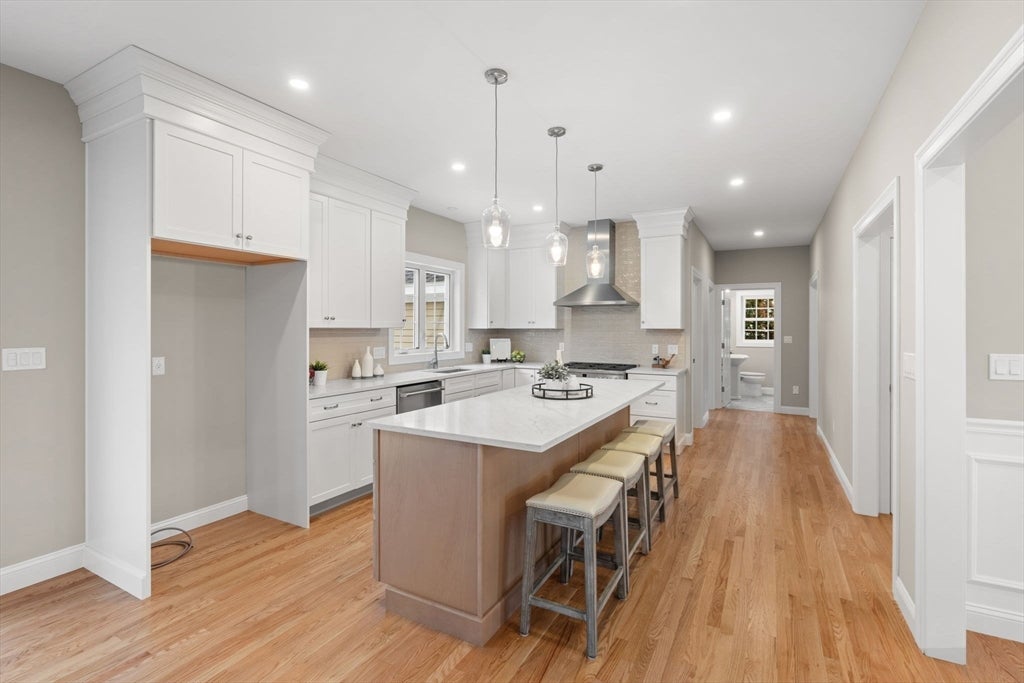 Andover, Massachusetts, 01810, United States, 4 Bedrooms Bedrooms, ,3 BathroomsBathrooms,Residential,Active,1990653