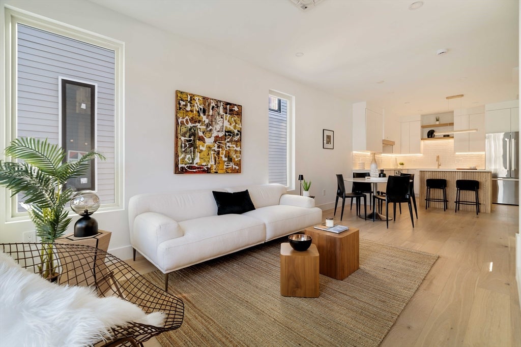 Cambridge, Massachusetts, 02141, United States, 5 Bedrooms Bedrooms, ,5 BathroomsBathrooms,Residential,Active,1942403