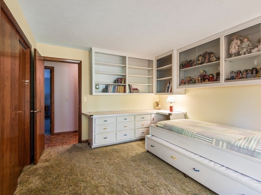 Shrewsbury, Massachusetts, 01545, United States, 4 Bedrooms Bedrooms, ,5 BathroomsBathrooms,Residential,Active,1968373