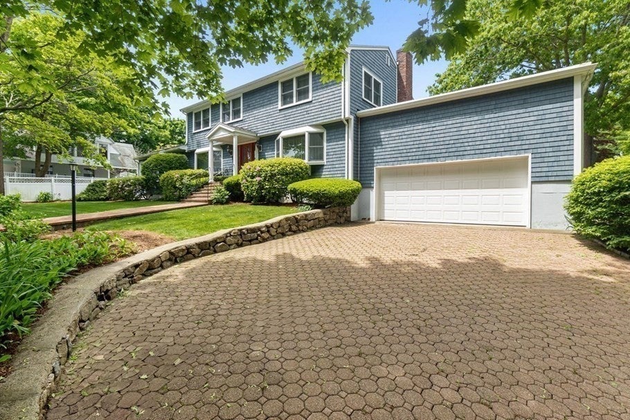 Gloucester, Massachusetts, 01930, United States, 3 Bedrooms Bedrooms, ,3 BathroomsBathrooms,Residential,Active,1849486