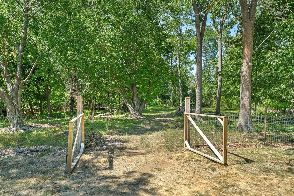 Beverly, Massachusetts, 01915, United States, 3 Bedrooms Bedrooms, ,2 BathroomsBathrooms,Residential,Active,1936404