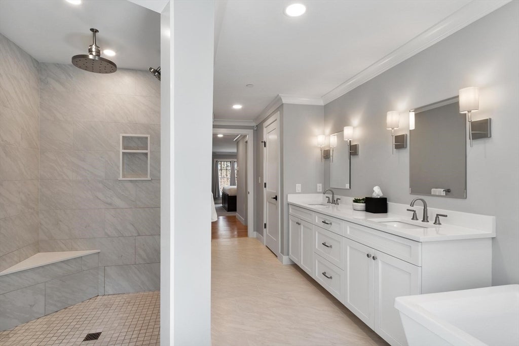 Hopkinton, Massachusetts, 01748, United States, 4 Bedrooms Bedrooms, ,6 BathroomsBathrooms,Residential,Active,2044538