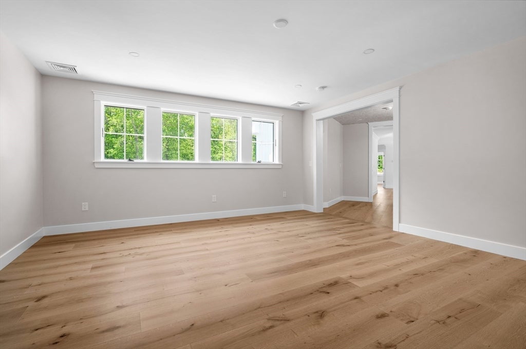 Lincoln, Rhode Island, 02865, United States, ,3 BathroomsBathrooms,Residential,Active,1843459