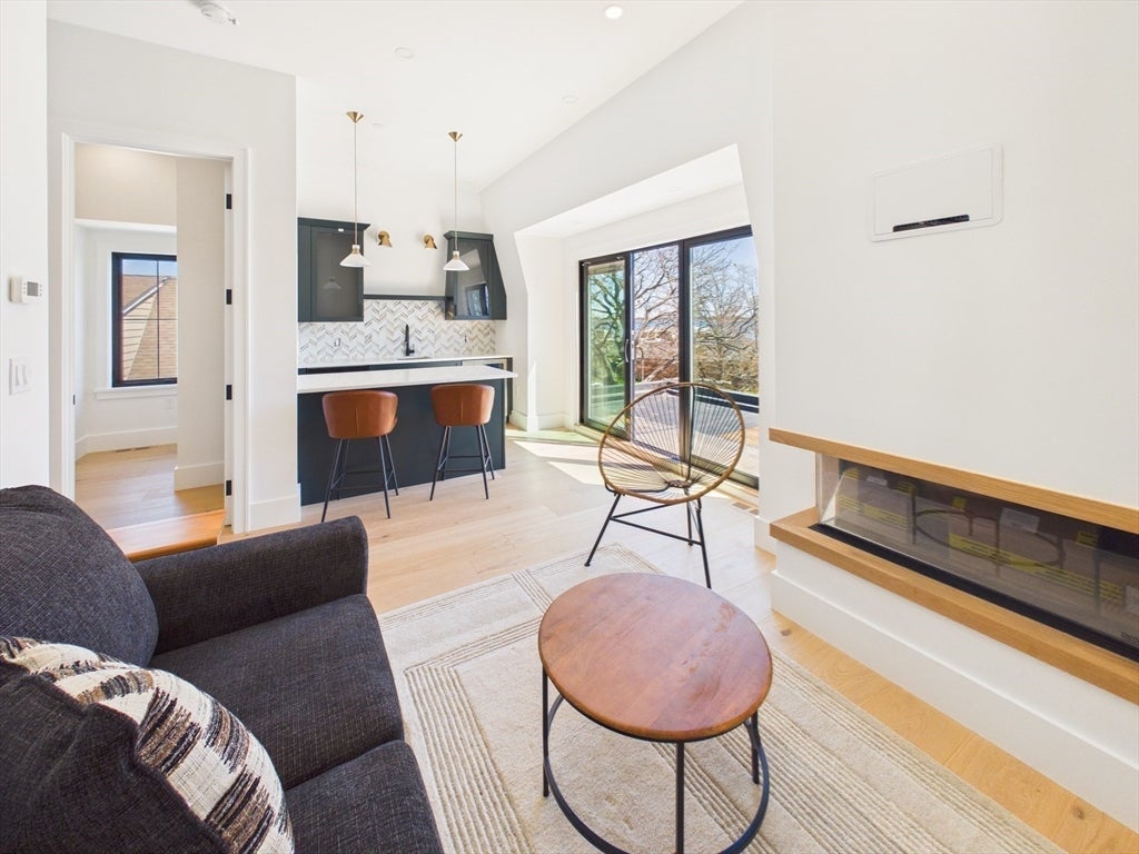Boston, Massachusetts, 02127, United States, 4 Bedrooms Bedrooms, ,4 BathroomsBathrooms,Residential,Active,2043287