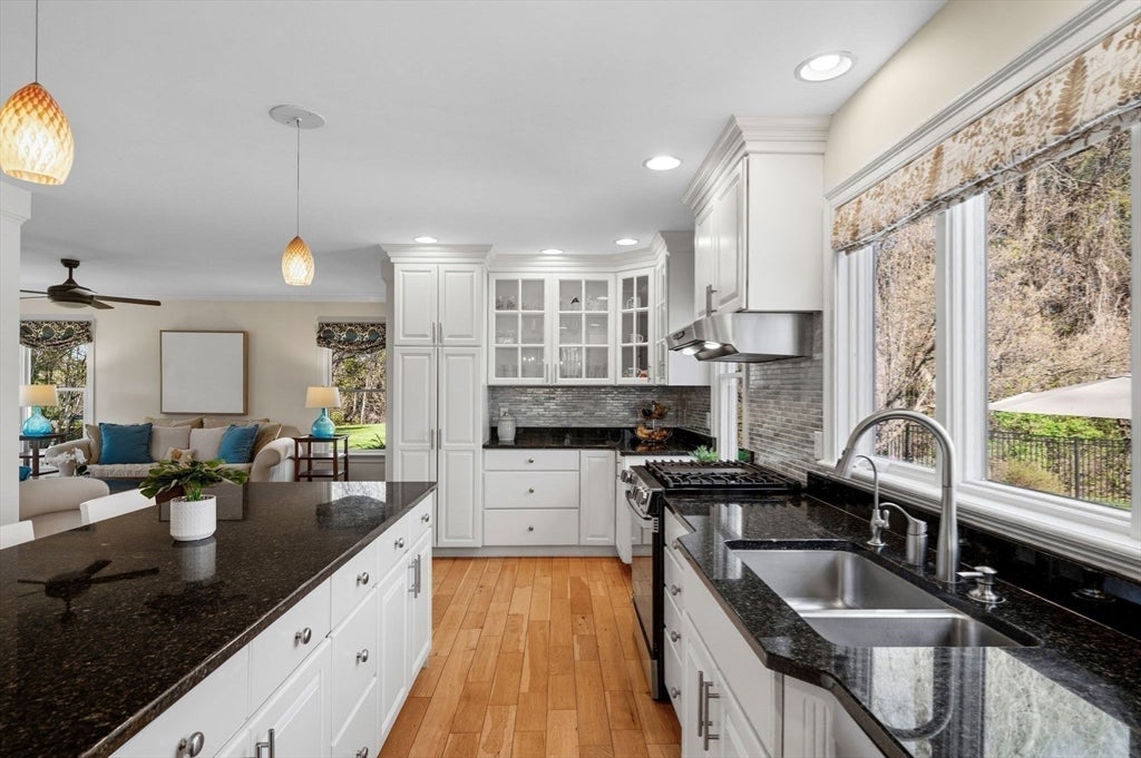 West Newbury, Massachusetts, 01985, United States, 4 Bedrooms Bedrooms, ,4 BathroomsBathrooms,Residential,Active,2044161