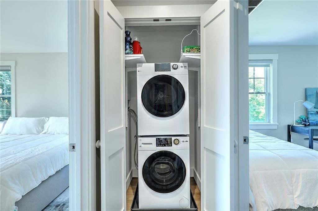 South Kingstown, Rhode Island, 02879, United States, 2 Bedrooms Bedrooms, ,3 BathroomsBathrooms,Residential,Active,2045783