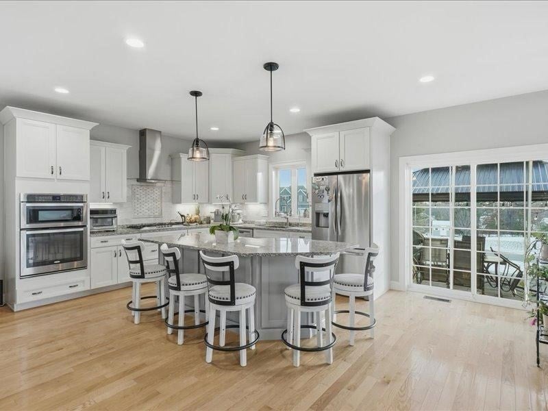 Pelham, New Hampshire, 03076, United States, 3 Bedrooms Bedrooms, ,3 BathroomsBathrooms,Residential,Active,2007919