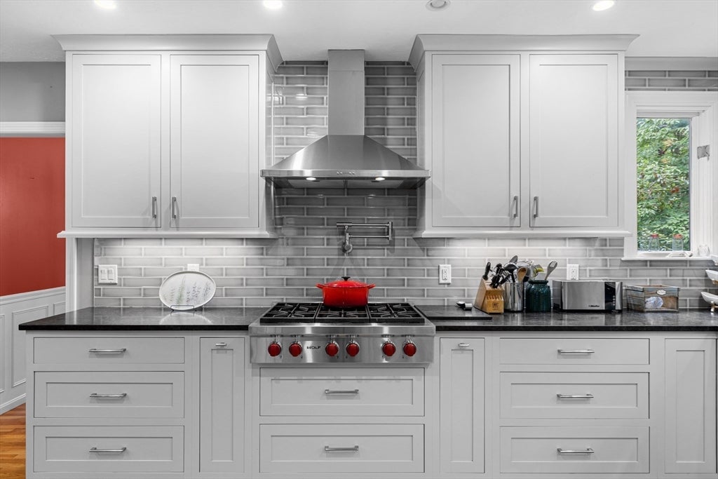 Norwell, Massachusetts, 02061, United States, 4 Bedrooms Bedrooms, ,4 BathroomsBathrooms,Residential,Active,1952760