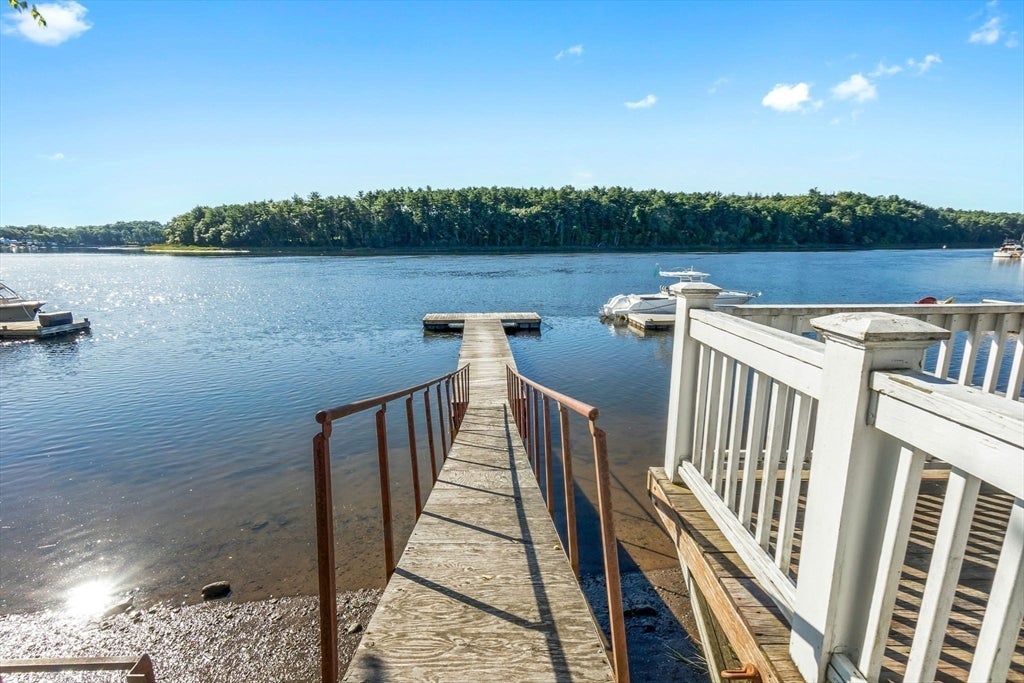 Amesbury, Massachusetts, 01913, United States, 3 Bedrooms Bedrooms, ,3 BathroomsBathrooms,Residential,Active,1929678