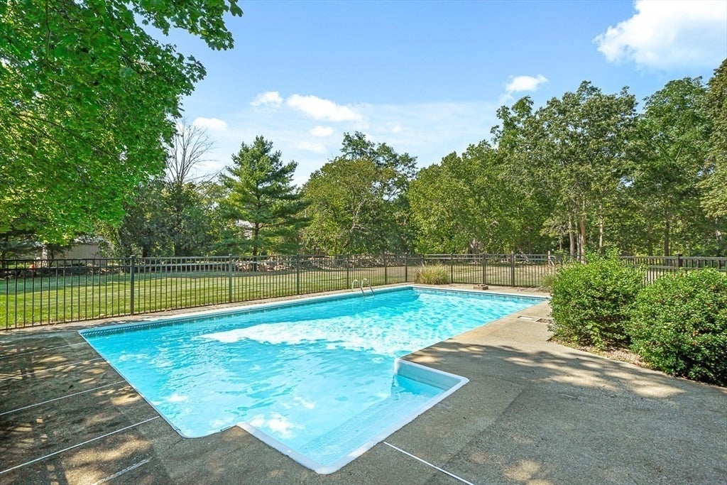 Beverly, Massachusetts, 01915, United States, 3 Bedrooms Bedrooms, ,2 BathroomsBathrooms,Residential,Active,1936404