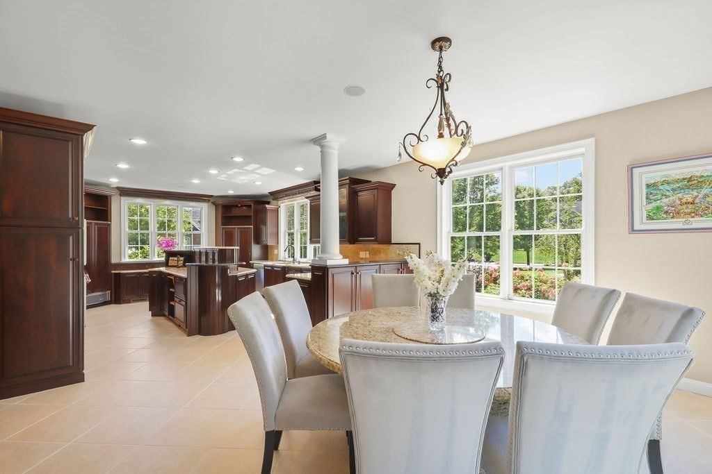 North Attleboro, Massachusetts, 02760, United States, 5 Bedrooms Bedrooms, ,6 BathroomsBathrooms,Residential,Active,1934825