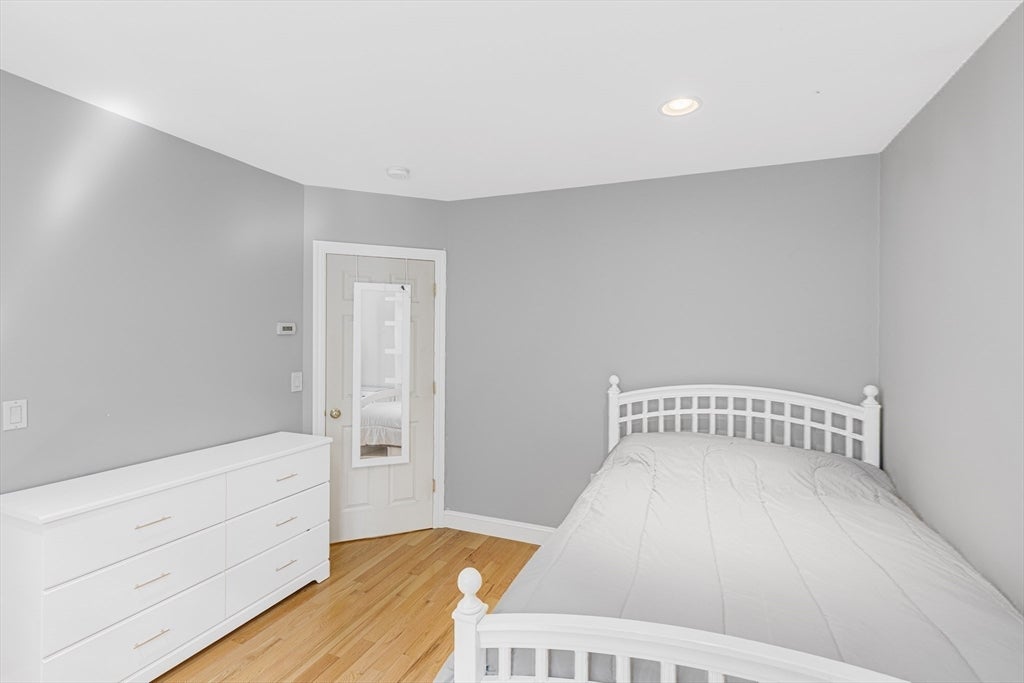 Ipswich, Massachusetts, 01938, United States, 4 Bedrooms Bedrooms, ,3 BathroomsBathrooms,Residential,Active,1922346