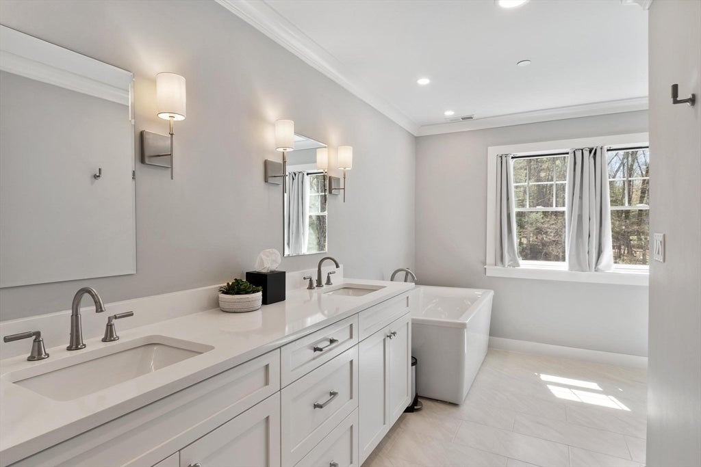 Hopkinton, Massachusetts, 01748, United States, 4 Bedrooms Bedrooms, ,6 BathroomsBathrooms,Residential,Active,2044538