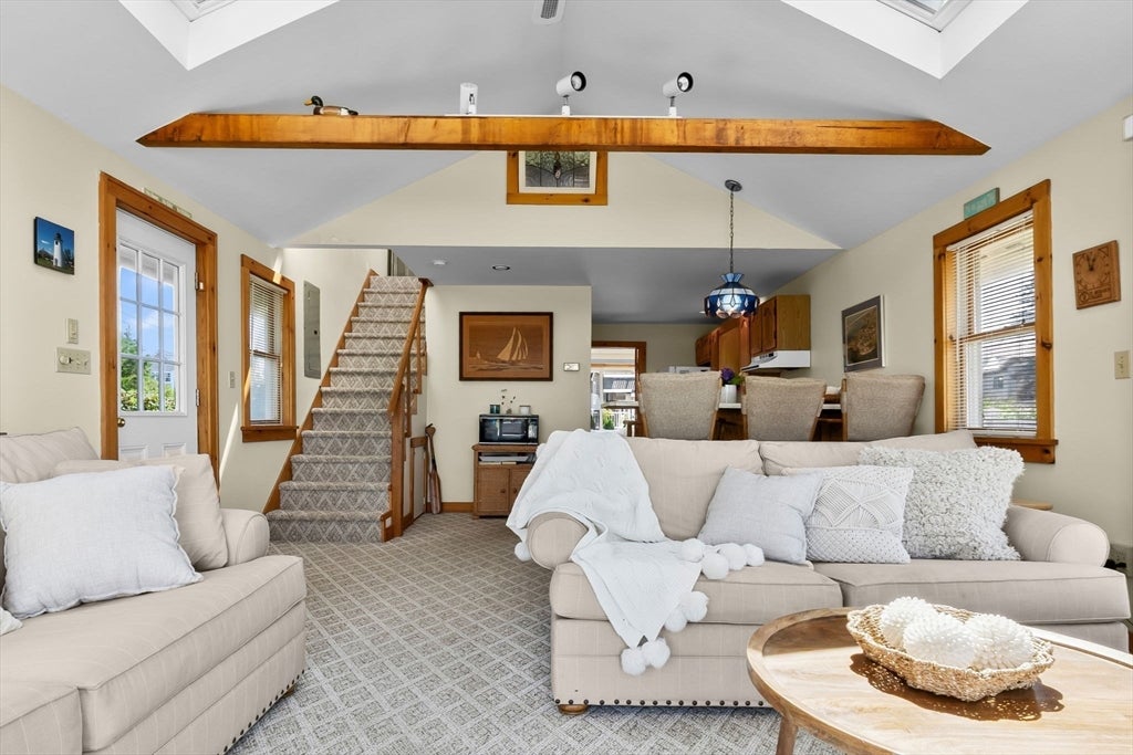 Newburyport, Massachusetts, 01950, United States, 2 Bedrooms Bedrooms, ,1 BathroomBathrooms,Residential,Active,1920272