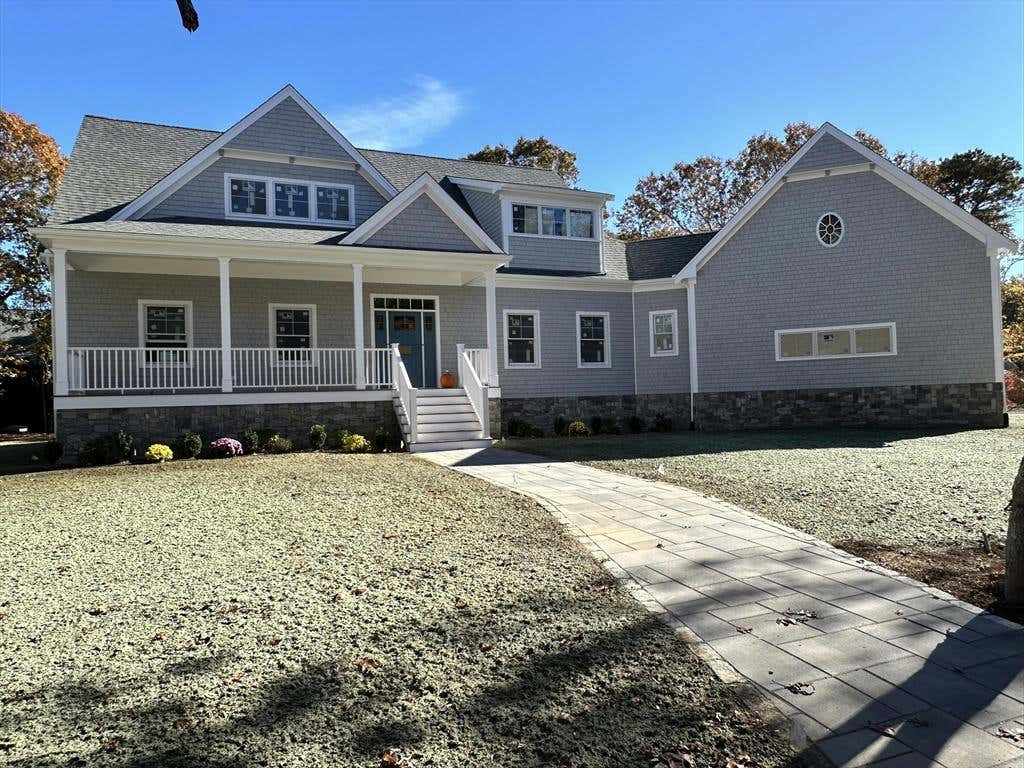 487 MENAUHANT RD, FALMOUTH, MA 02536, photo 1 of 5