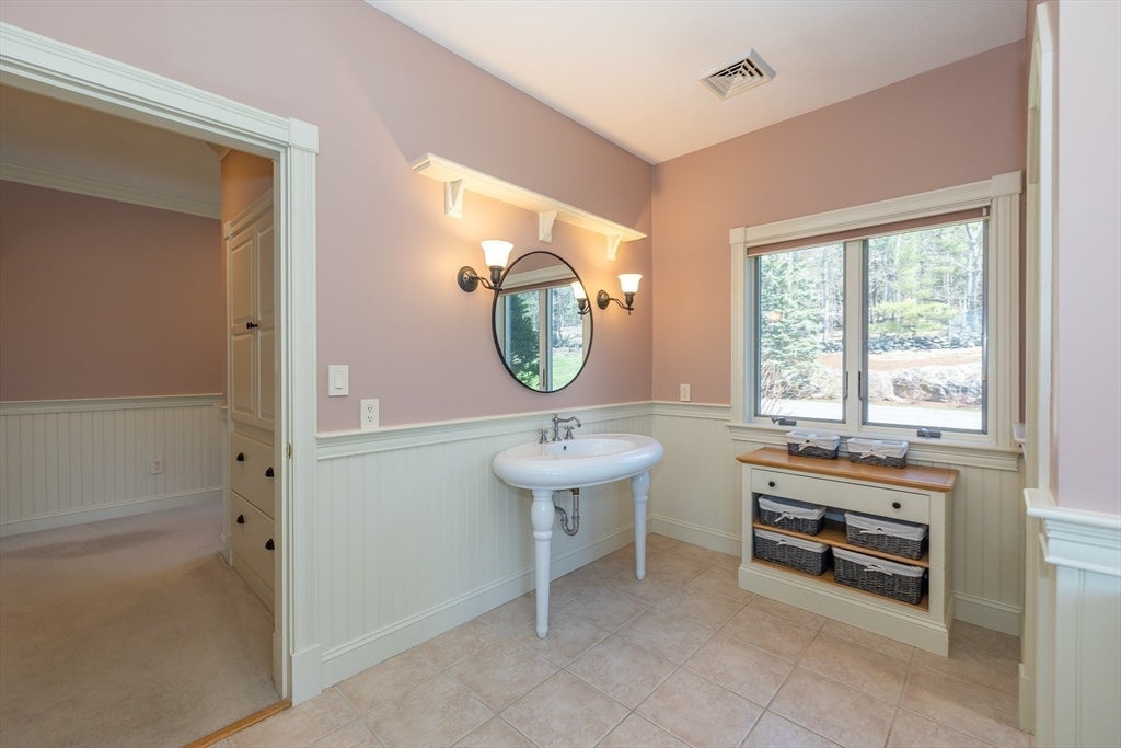 Pittsfield, New Hampshire, 03263, United States, 4 Bedrooms Bedrooms, ,5 BathroomsBathrooms,Residential,Active,1860238