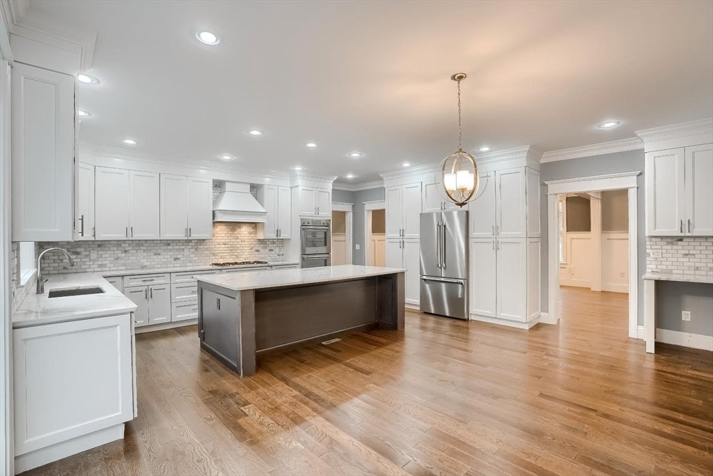 Hopkinton, Massachusetts, 01748, United States, 4 Bedrooms Bedrooms, ,6 BathroomsBathrooms,Residential,Active,2012457