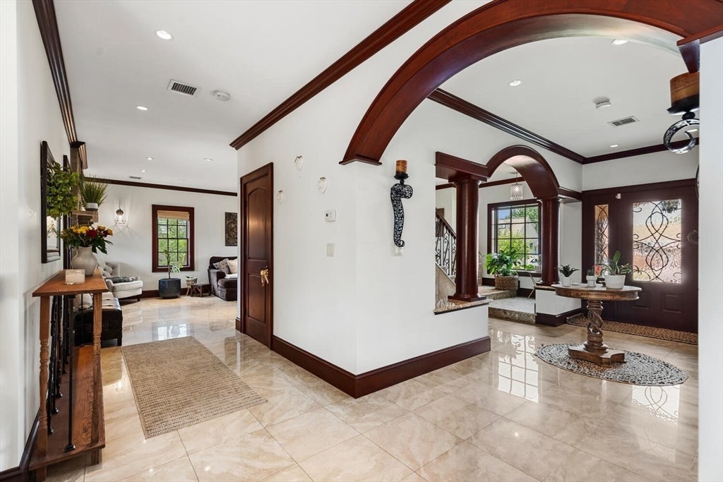 Revere, Massachusetts, 02151, United States, 5 Bedrooms Bedrooms, ,4 BathroomsBathrooms,Residential,Active,1927654