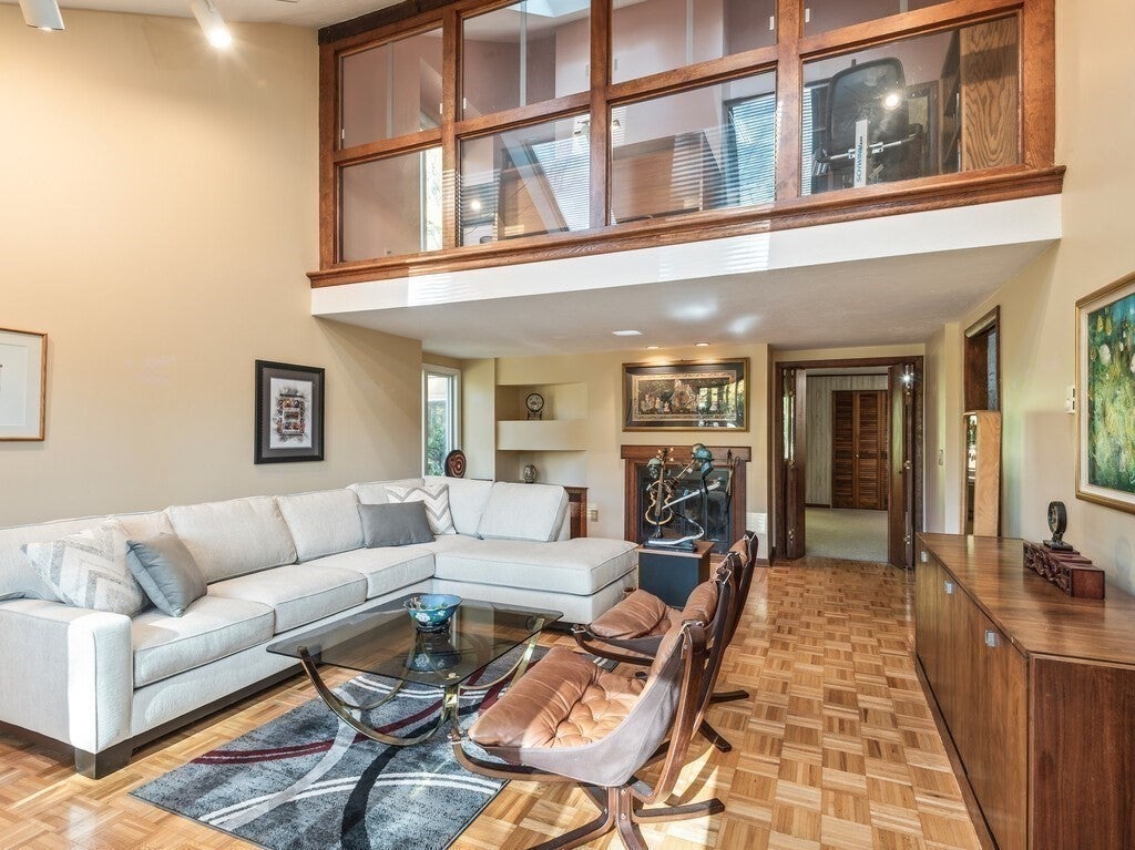 Shrewsbury, Massachusetts, 01545, United States, 4 Bedrooms Bedrooms, ,5 BathroomsBathrooms,Residential,Active,1968373