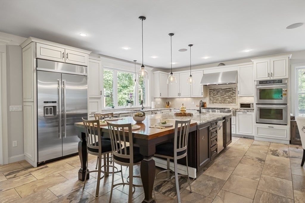 Woburn, Massachusetts, 01801, United States, 5 Bedrooms Bedrooms, ,5 BathroomsBathrooms,Residential,Active,1922298
