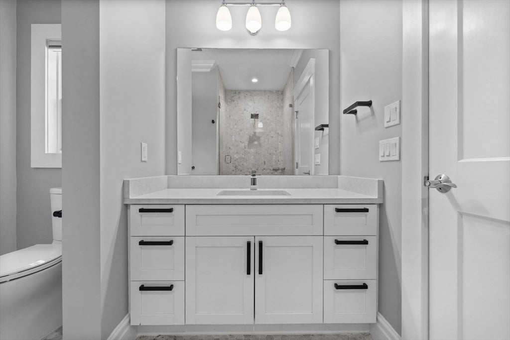 Newton, Massachusetts, 02460, United States, 5 Bedrooms Bedrooms, ,4 BathroomsBathrooms,Residential,Active,1934756