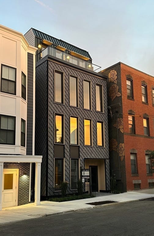 219 Saratoga St Unit 1  