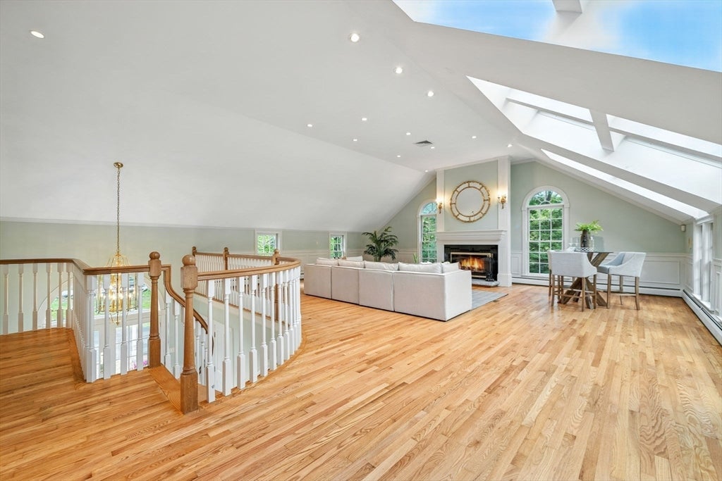 Topsfield, Massachusetts, 01983, United States, 6 Bedrooms Bedrooms, ,4 BathroomsBathrooms,Residential,Active,1936130