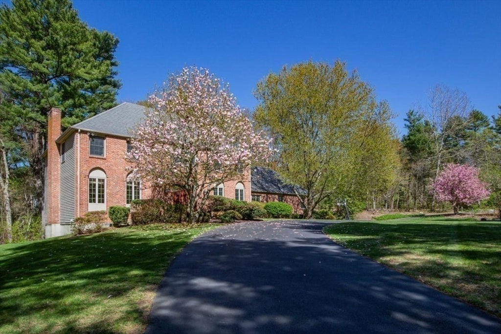 Medfield, Massachusetts, 02052, United States, 5 Bedrooms Bedrooms, ,4 BathroomsBathrooms,Residential,Active,1790178