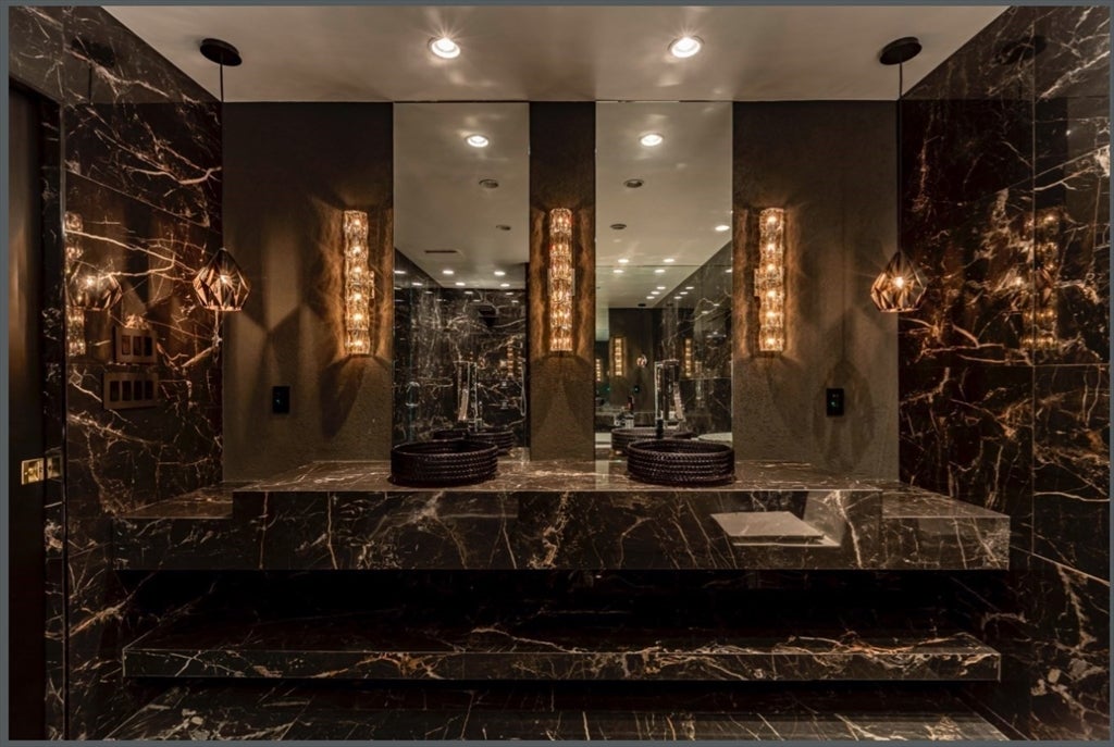 Easton, Massachusetts, 02375, United States, 4 Bedrooms Bedrooms, ,5 BathroomsBathrooms,Residential,Active,1973645