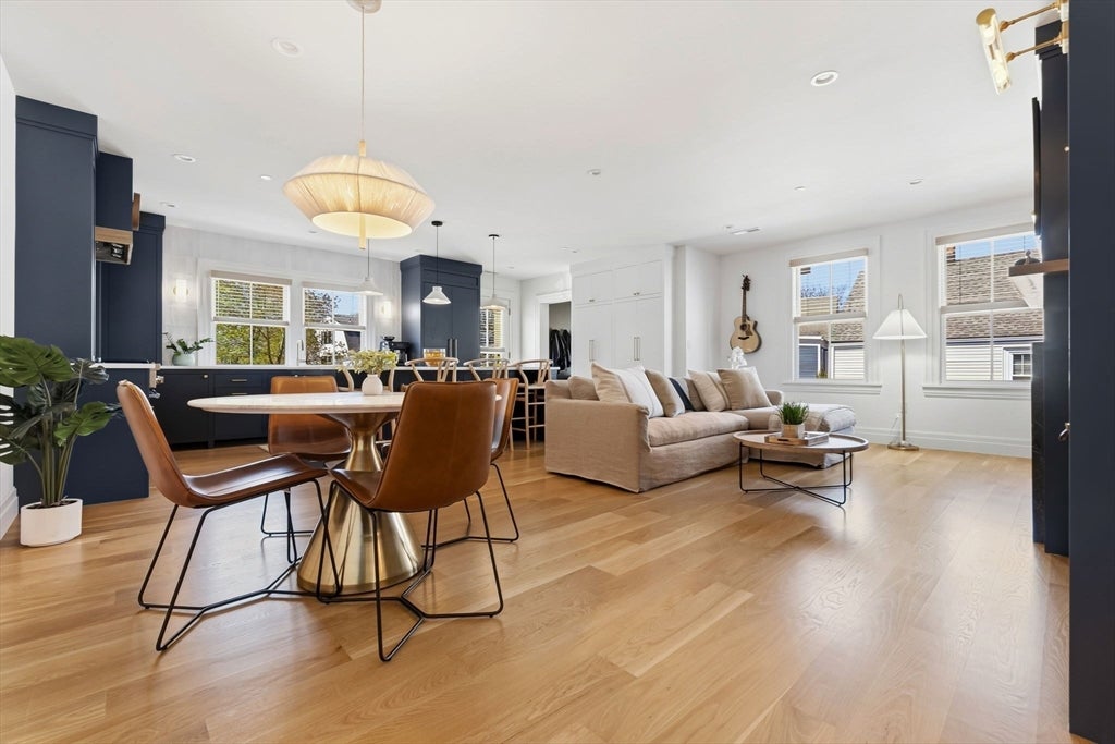 Newburyport, Massachusetts, 01950, United States, 3 Bedrooms Bedrooms, ,3 BathroomsBathrooms,Residential,Active,2045757