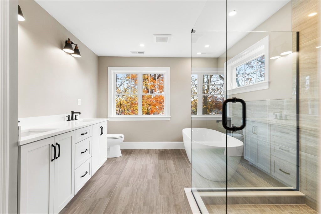 Medford, Massachusetts, 02155, United States, 5 Bedrooms Bedrooms, ,4 BathroomsBathrooms,Residential,Active,1992266