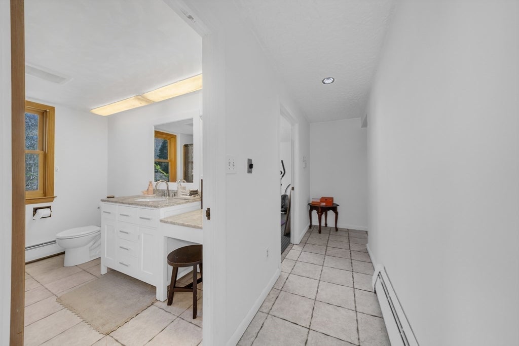 Weston, Massachusetts, 02493, United States, 5 Bedrooms Bedrooms, ,3 BathroomsBathrooms,Residential,Active,2044181