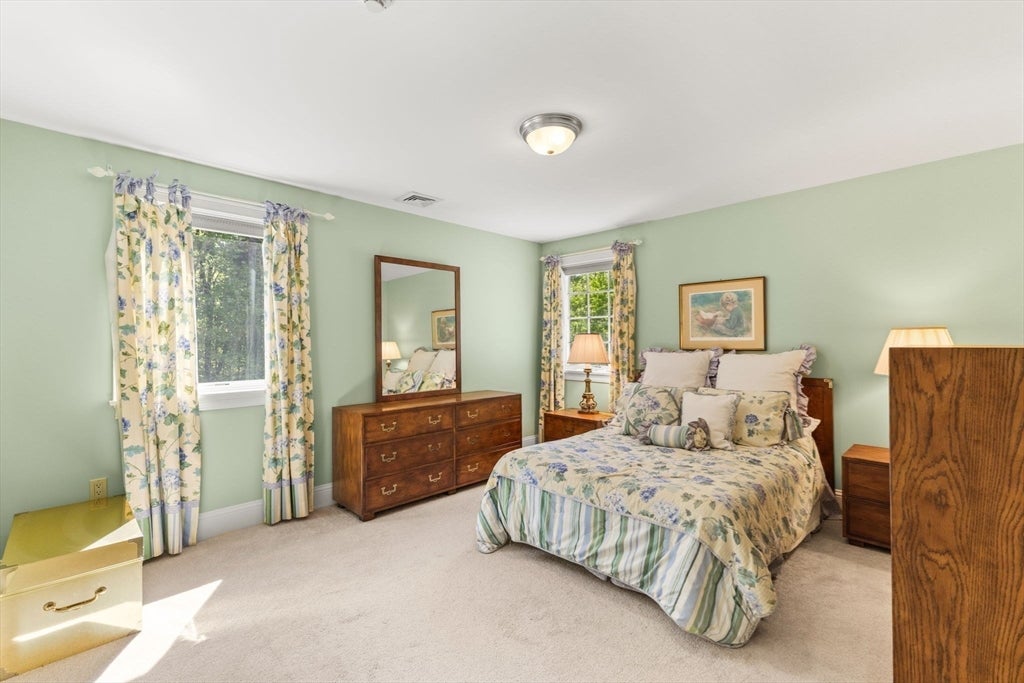 Lakeville, Massachusetts, 02347, United States, 5 Bedrooms Bedrooms, ,5 BathroomsBathrooms,Residential,Active,1867904